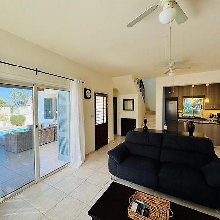 Beach Villa Gladiolus เนโอโชริโอ ภายนอก รูปภาพ