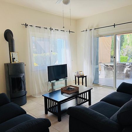 Beach Villa Gladiolus เนโอโชริโอ ภายนอก รูปภาพ