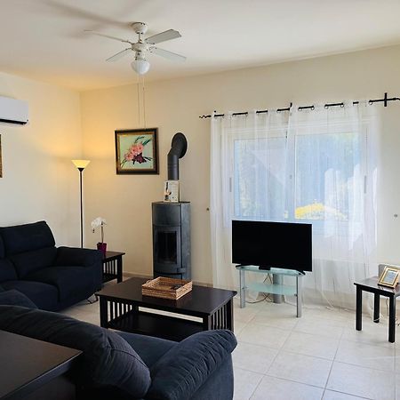 Beach Villa Gladiolus เนโอโชริโอ ภายนอก รูปภาพ