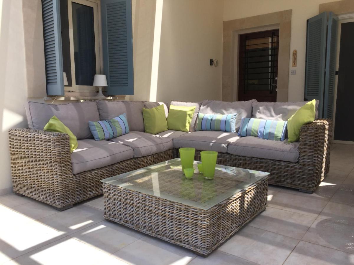 Beach Villa Gladiolus เนโอโชริโอ ภายนอก รูปภาพ