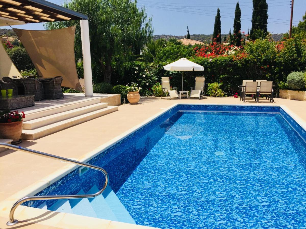 Beach Villa Gladiolus เนโอโชริโอ ภายนอก รูปภาพ
