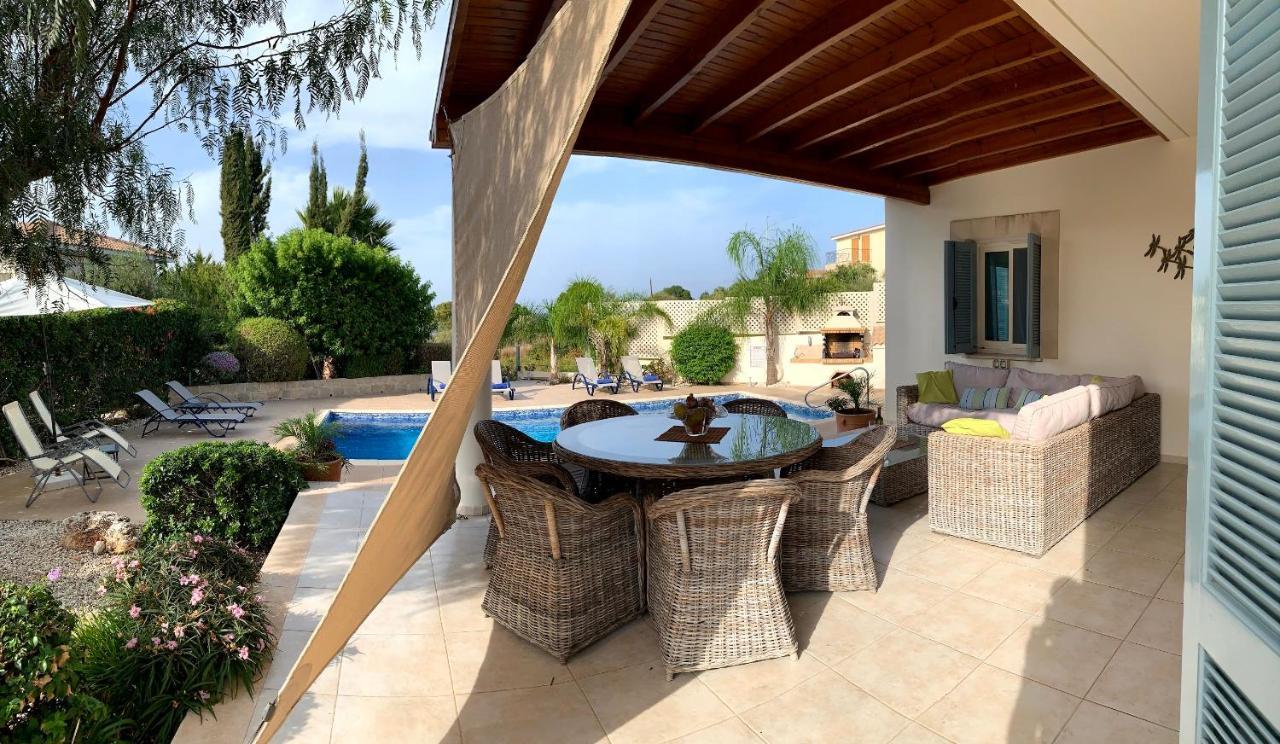 Beach Villa Gladiolus เนโอโชริโอ ภายนอก รูปภาพ